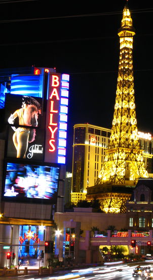 Der Eiffelturm gehört dem Hotel "Paris" an.