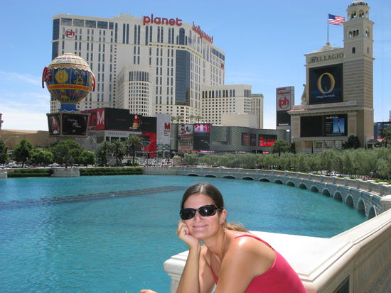 Vor dem "Bellagio" warten wir auf die "Fontänen-Show"...