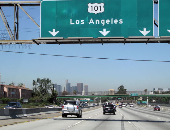 Willkommen in LA! Ein wenig beängstigend sind die 7-spurigen Autobahnen!