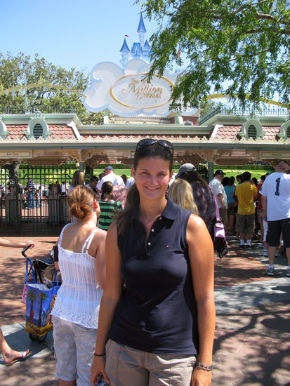 Beim Anstehen... Wir waren so ziemlich die Einzigen, die keine Kinder dabei hatten.