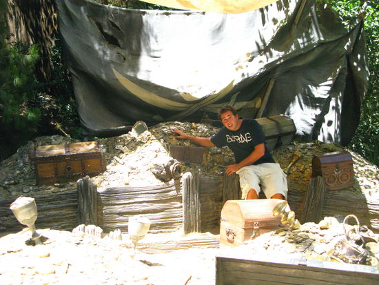 Celo kann es kaum glauben. Er hat soeben einen riiiesigen Schatz gefunden...