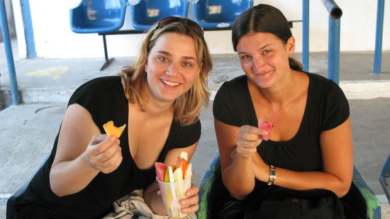 Nach einem mexikanischen Frühstück (Früchte &amp; Gemüse im Becher) gings gleich müde, aber freudig weiter...
