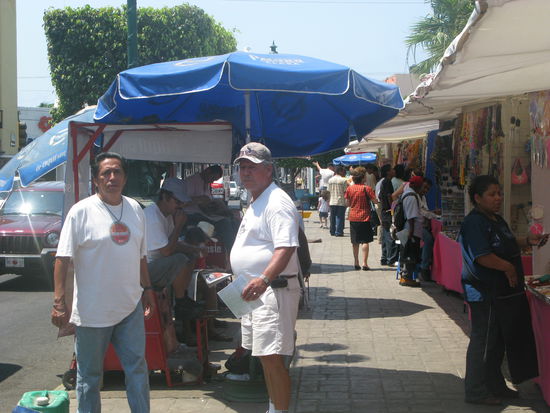 Am Markt gab es so einige Kostbarkeiten, aber auch verdutzte Gesichter zu betrachten. 