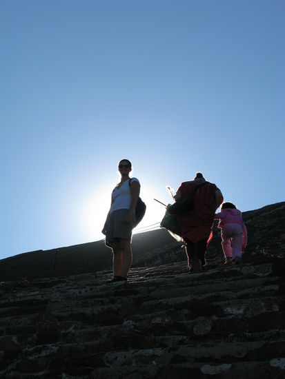 Aufstieg zur Sonnenpyramide (248 Treppen)