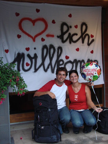 Bei Heeb's zuhause wurden wir gleich nochmals mit einem Plakat empfangen. 
Die zwei Reisenden sind also endgültig "back home"! 