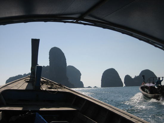 Aussicht vom Boot uebers Meer.