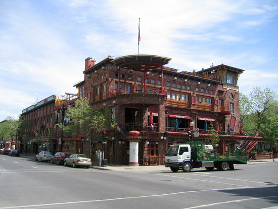 Da kann man sich wohlfuehlen, tat ich auch bei zwei blond Beer