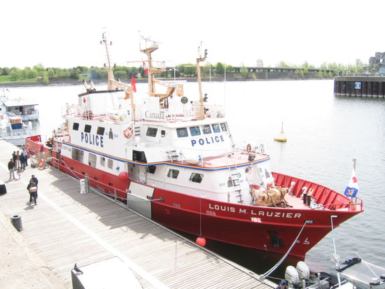 Im Hafen von alt Montreal lage diese Schiff der Wasserpolizei