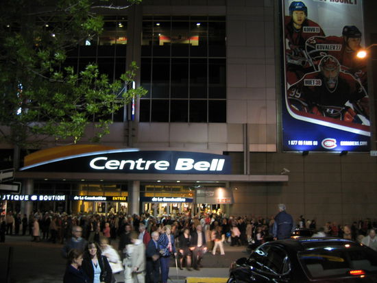 So  praesentiert sich die Halle normalerweise. Eishockey pur!