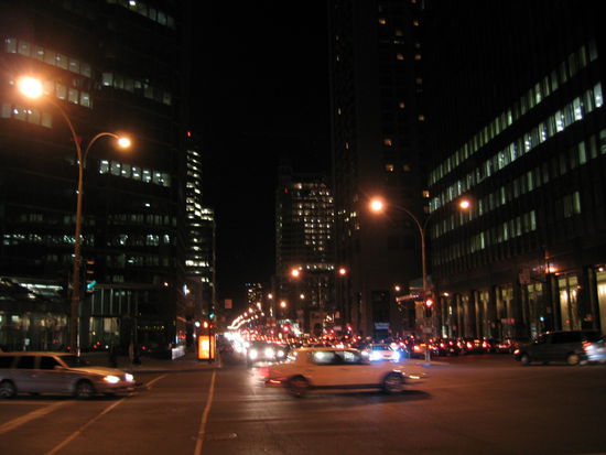 Ein Nachtspaziergang auf der Rue Sainte-Cahterine