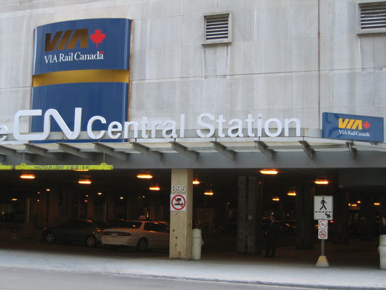 Aussenansicht des Bahnhofes in Montral