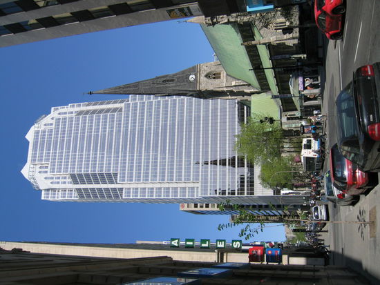 ... und wenns dann der Kirche mal schlecht geht verkauft sie einfach mal den Grund hinter dem Gotteshaus, schon ist wieder alles gerettet. Gott sei Dank!