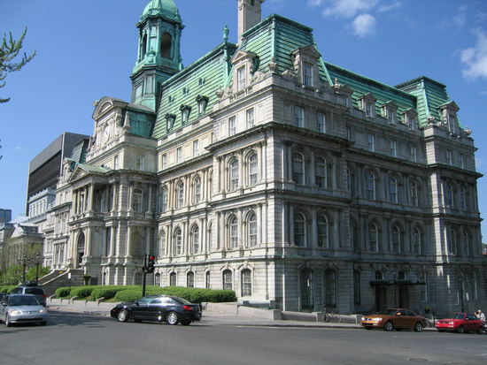 das in dieser groesse aus allen Naehten platzte.