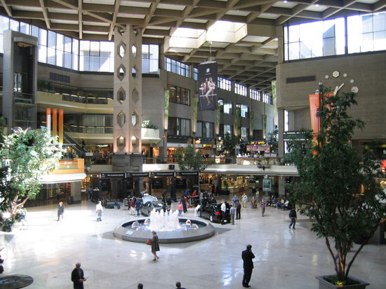 Wieder eine unerierische Stadt diesmal der Komplex Dejardins