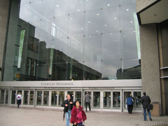 Von Aussen der Komplex Dejardens