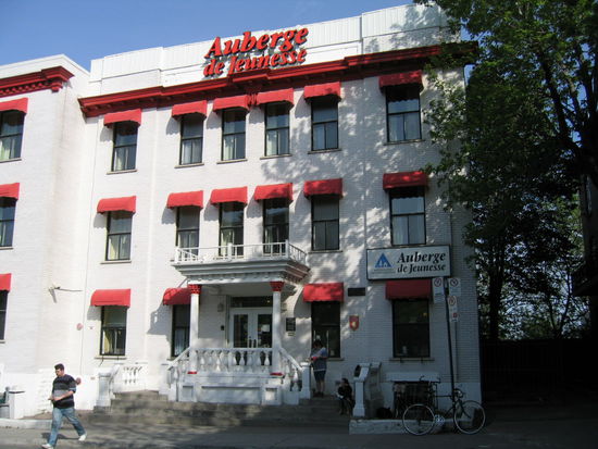 Die Jugendherberge, meine Schlafstatt fuer die naechsten Tage, in der Rue Mackay 1030 in Montreal. Preis 25,75 +  Taxes = 29,35 Can$.