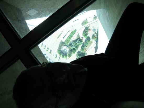 Aber keine Angst, die Spezialglaspatte ist 6,5 cm dick