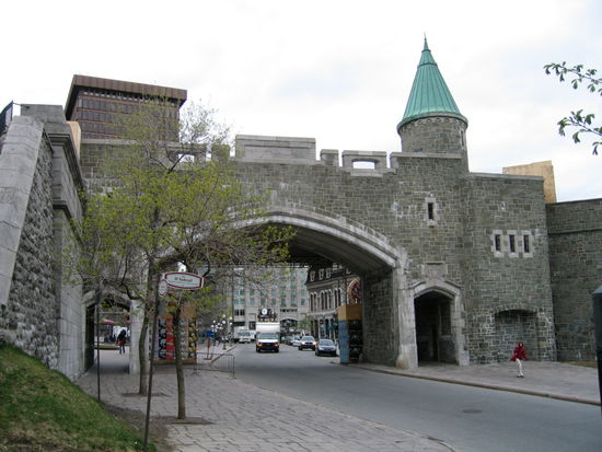 Durch dieses Stadttor hab ich die Altstadt von Quebek betreten. In unmittelbarer Naehe befand sich die Jugendherberge
