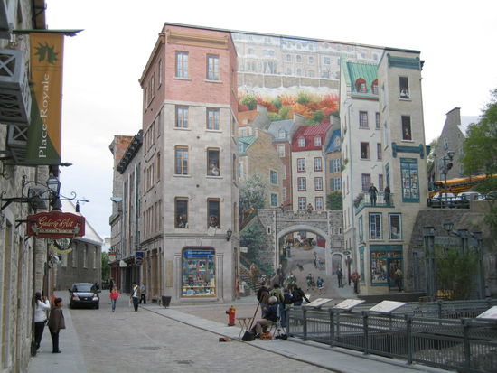 Am Weg von der Unterstadt (Basse Ville) zur Oberstadt (Hote Ville) kann man dieses Fresko bewundern, das bekannte Buerger dieser Stadt darstellt in ihrer Zeitepoche.