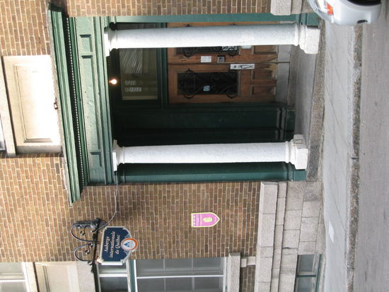 Der Eingang zur Jugendherberge in der Rue Sainte Ursule