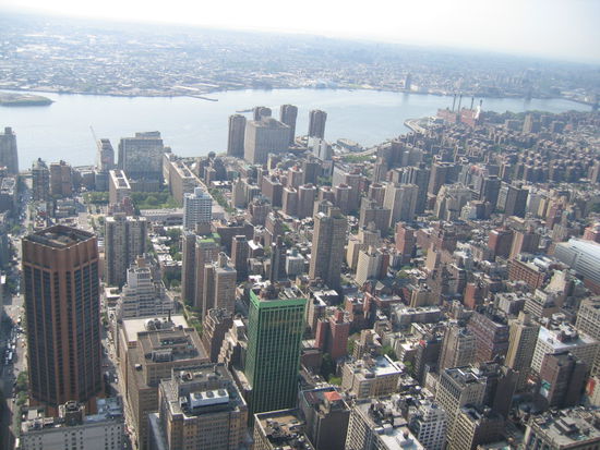 Der Blick nach Suedost mit East River