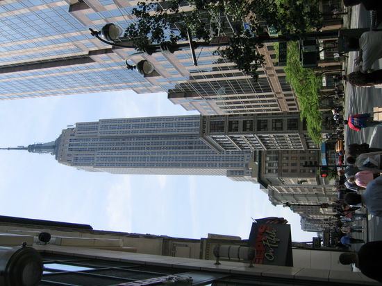 Wie ein Leuchtturm, taucht immer wieder das Empire State Building auf.