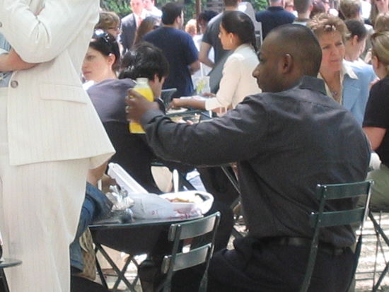 Aber auch ein kraeftiger Schluck vom Mitgebrachtem darf es sein.