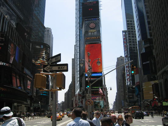 Dann kam ich zum ersten mal auf den Times Sqare! Im Kreuzungsbereich des Broadway, der 7th Avenue und der 42nd Street gelegen.