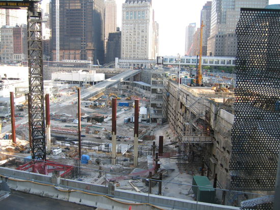 Das ist nicht eine einfache Baustelle. Es ist das der ehemalige Standort des World Trade Centers der Twins Tower.