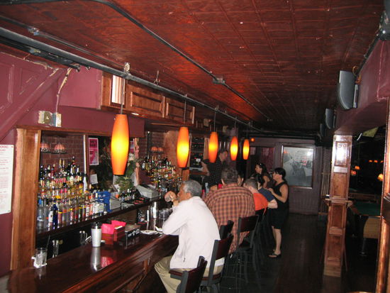 Eine gemuetliche Bar mit ordentlichen Preisen (im Vergleich zum Linzer Stonewall, ist das Stone im NYC um einiges teurer)