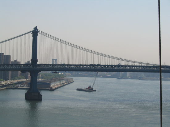 Gleich daneben auch auf dem East River befindet sich die Manhatten Bridge