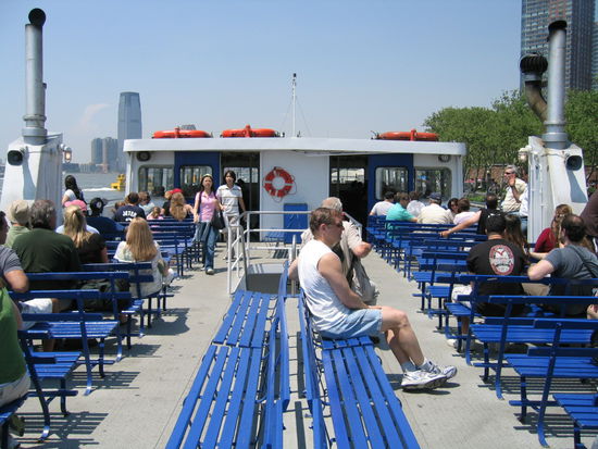 Nach soviel Getue ums Geld dachte ich mir machst eine Bootsfahrt, ist ja ohnehin ein absolutes Muss eines New York Besuches