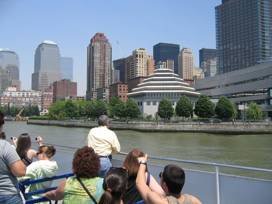 entlang des Hudson Rivers die Skyline von New York
