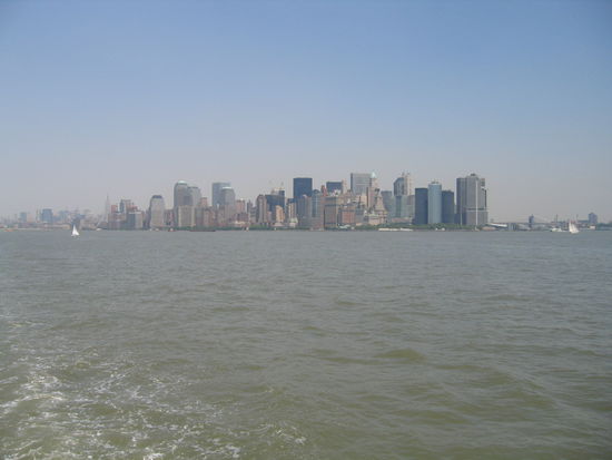 So ist die Skyline jedem gekannt, schon enorm so viele Wolkenkratzer auf einem kleinen Platz versammelt