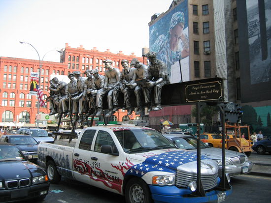 Solche Fahrzeuge kann man auch hier eher selten sehen, mit solch einem aufwendigen Aufbau. Aber nett anzuschauen