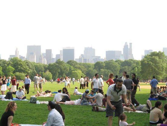 oder einfach nur auf ein Plauscherl am Rasen sitzend sich treffen