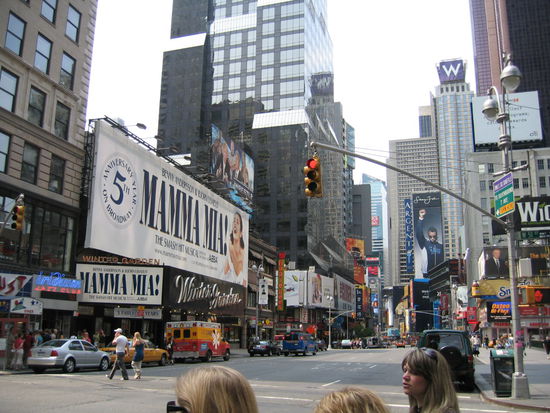 und im Hintergrund kommt schon wieder der Time Square zum Vorschein