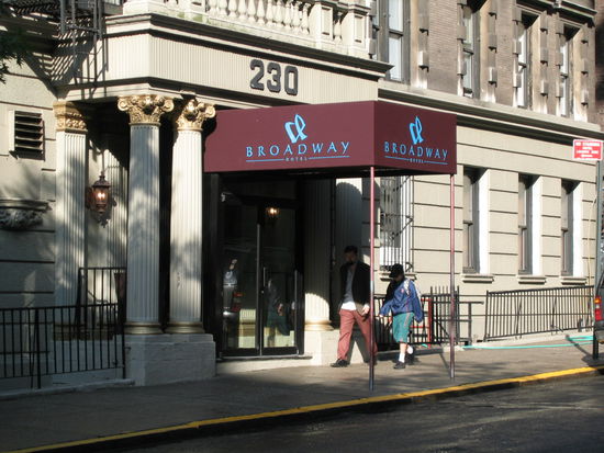 An der Kreuzung Broadway, Ecke 101 Strasse in der naehe des Centralparks ist mein Hotel gewesen