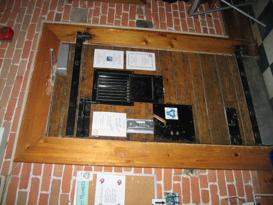 Vergitterte Tueren versprechen nichts gutes als ich mich umdrehte nach dem Anmelden beim Herbergsempfang