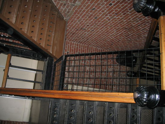 Es ging Eisenstufen mit Sicherheitsgittern hoch