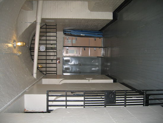 Vergitterte Tueren auf den Gaengen und den Schlafkammern zeigte davon dass diese Raeume einen anderen Verwendungszweck einmal hatten