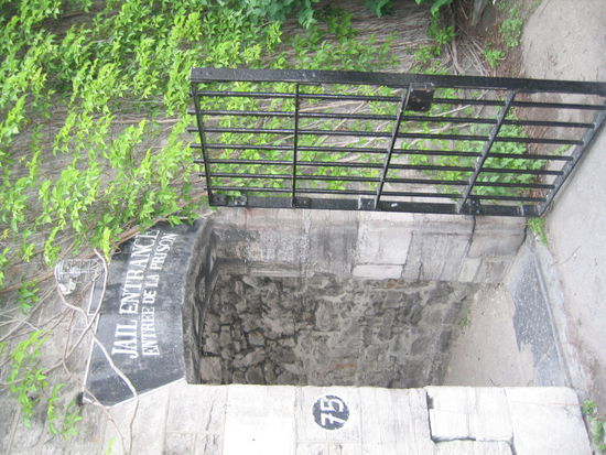 Der ehemalige Eingang zum Gefaengnis, dient heute nur mehr als Notausgang.