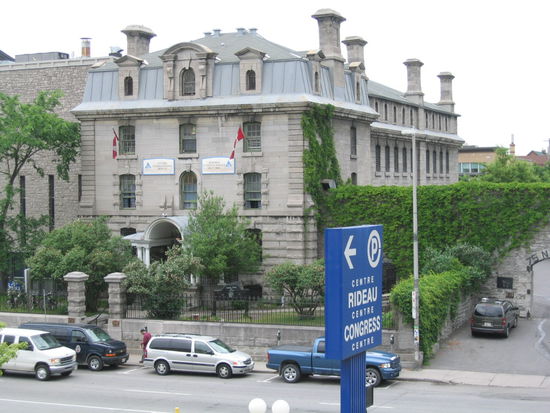 Die Aussenansicht des Gefaengnisses, das heute als gut gefuehrte Jugendherberge dient