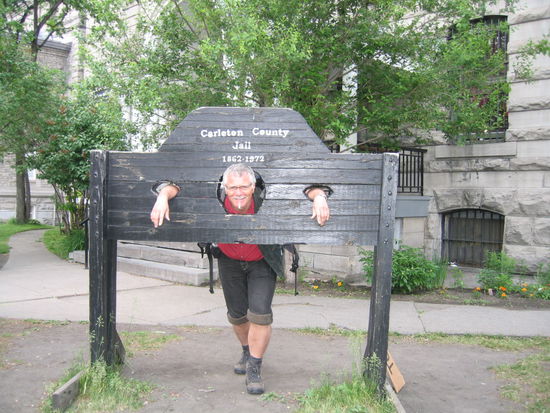 Gottseidank hat dieser Deliquent ein leichtes lachen, ist dieses Geraet tatsaechlich nur fuer Fotozwecke gedacht