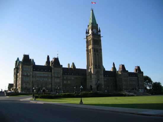Das am Parlamentshill befindliche Parlament des Bundesstaates Kanada