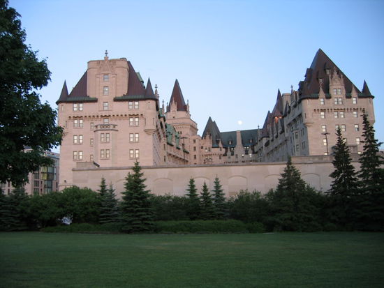 Die Ruckansicht der Luxushotels Chateau Laurier