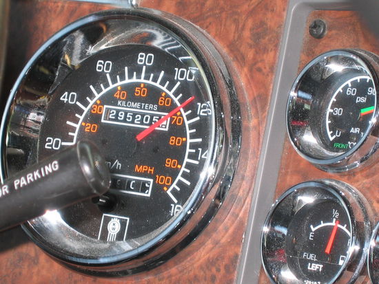 100 Std/km ist die Normalgeschwindigkeit, geduldet sind 120 und die sind wir auch gefahren