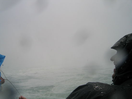 Auch die Kamera bekommt einiges mit ab, wie die Unschaerfen am Bild beweisen.