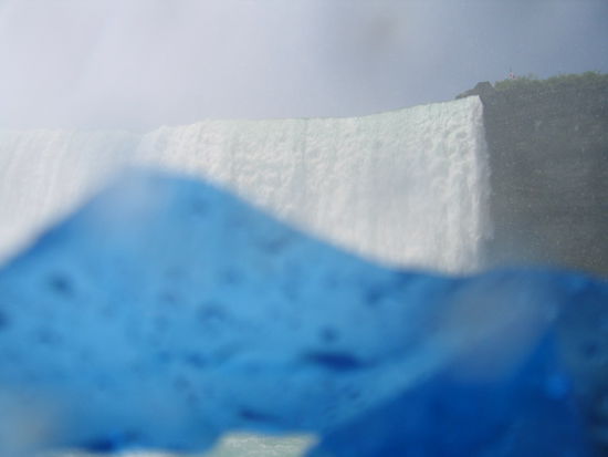 Ein kurzer Blick aus dem Zentrum heraus an den Rand des Wasserfalls