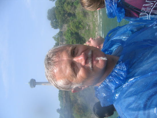 Auch ich bin Heil geblieben, und  die Kameralinse hat noch immer einige Wasserflecken auf der Linse. Sie wird aber dann gleich als erste trocken gelegt